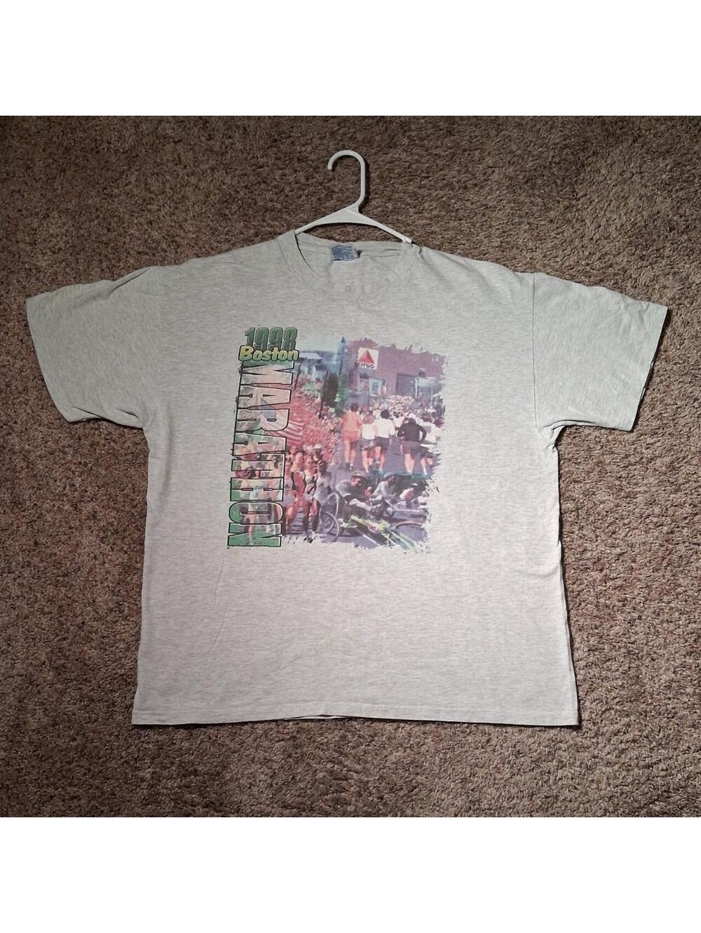 Gildan Men's Grey and Multi Tshirt
